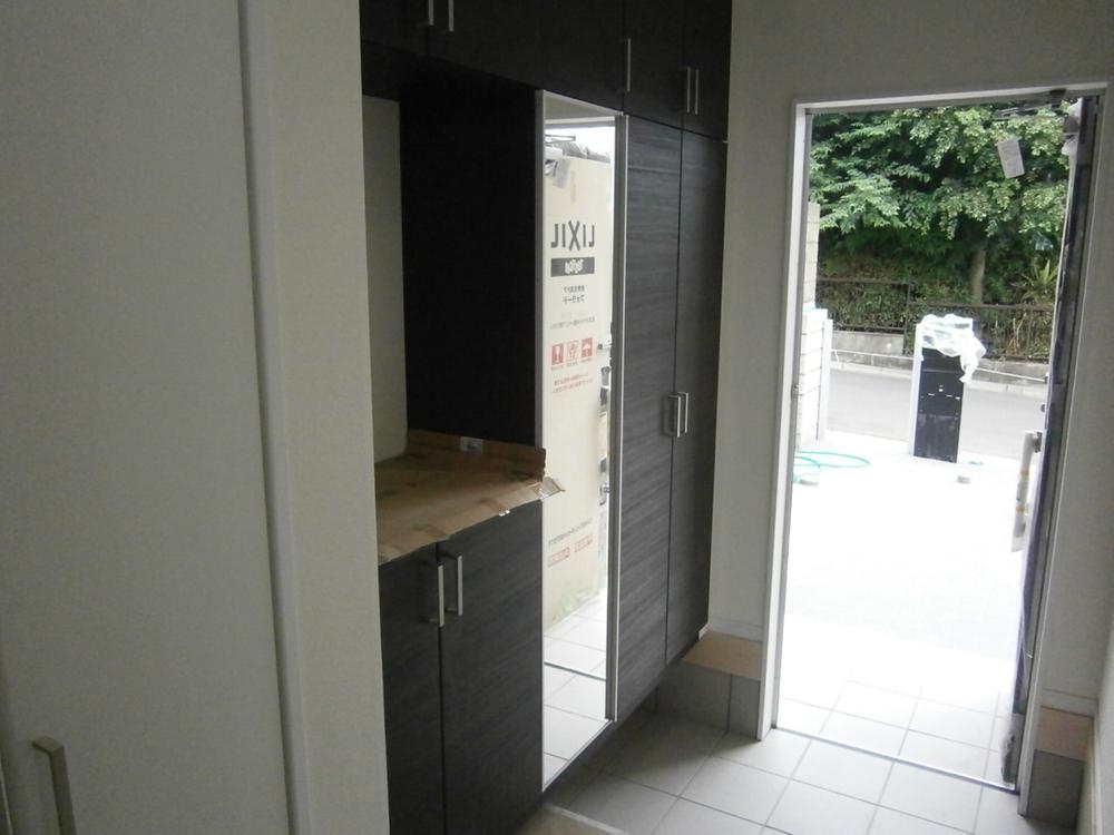 Entrance. Local (July 2013) Shooting