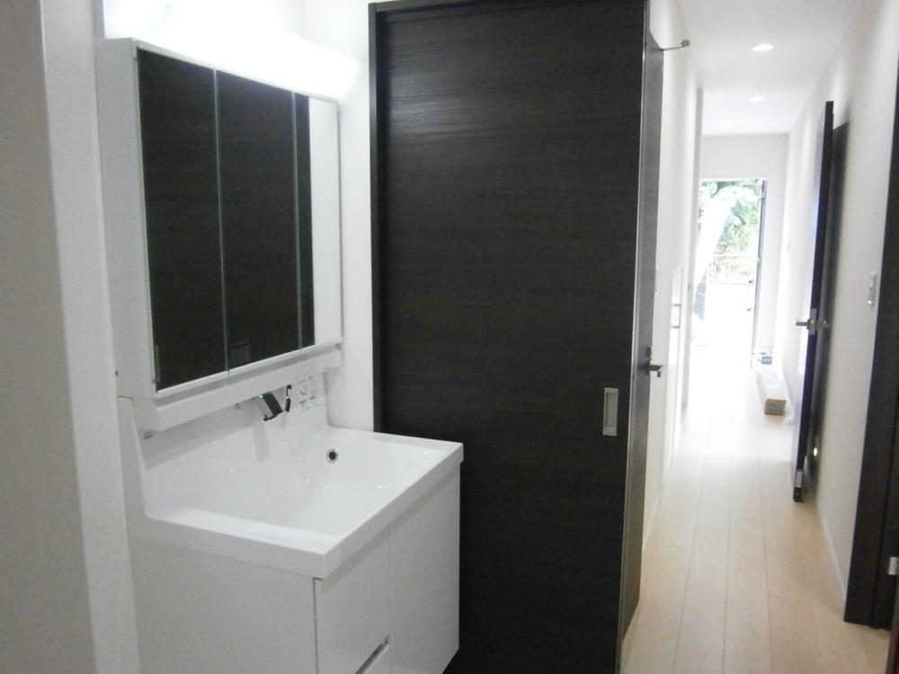 Wash basin, toilet. Local (July 2013) Shooting