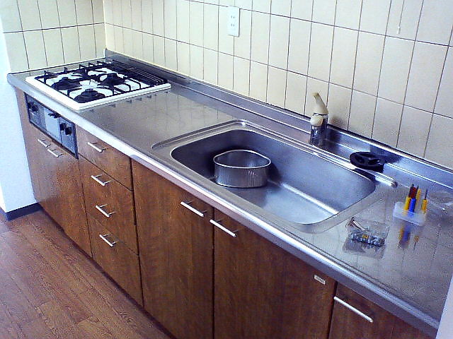 Kitchen. Popularity of gas three-necked system Kitchen!