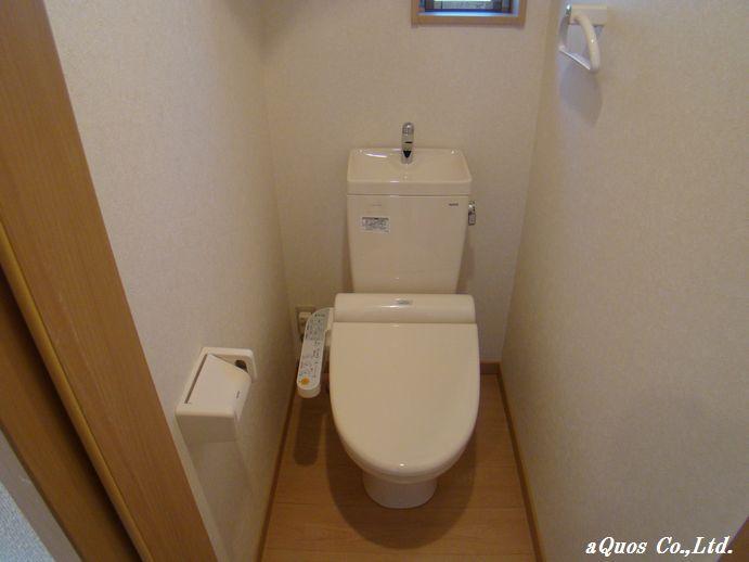 Toilet. Indoor (12 May 2013) Shooting