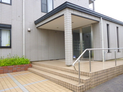 Entrance. Auto-lock with entrance