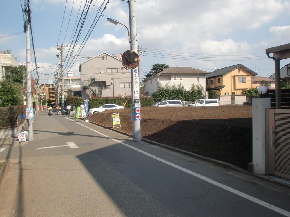 Local photos, including front road. Local (10 May 2013) Shooting