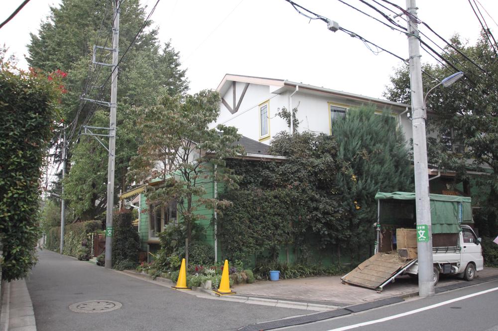 kindergarten ・ Nursery. Seishin to kindergarten 203m Buddhism 4 has a early childhood education through the large events