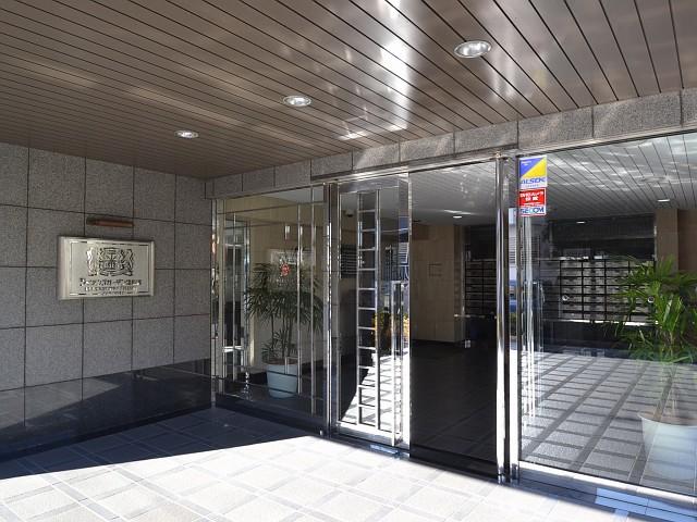 Entrance. Lions Garden Toshimaen Entrance