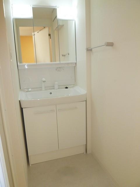 Wash basin, toilet. Because it is a specification of the head faucet shower was, It is also useful in cleaning.