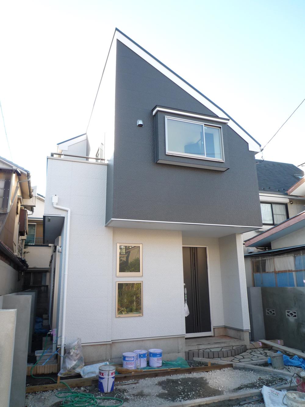 Local appearance photo. Local (12 May 2013) Shooting