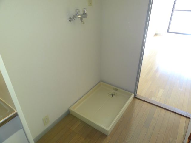 Other room space. Indoor laundry Area