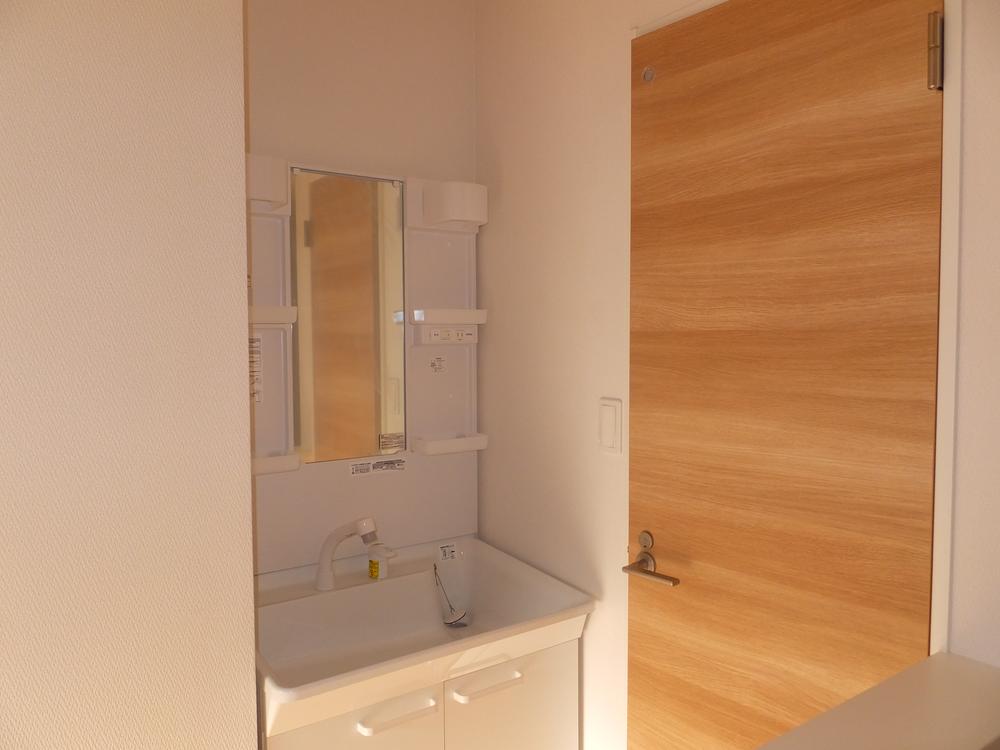 Wash basin, toilet. Local (13 December) shooting