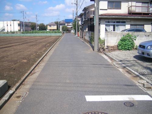 Local photos, including front road. Local (10 May 2012) shooting