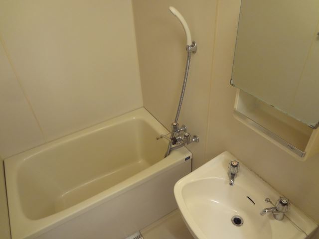 Bath. Happy bus ・ Restroom