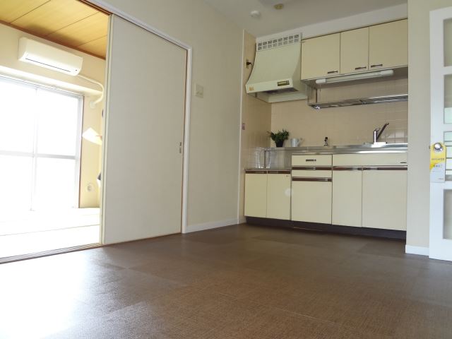 Kitchen. Wider Kitchen