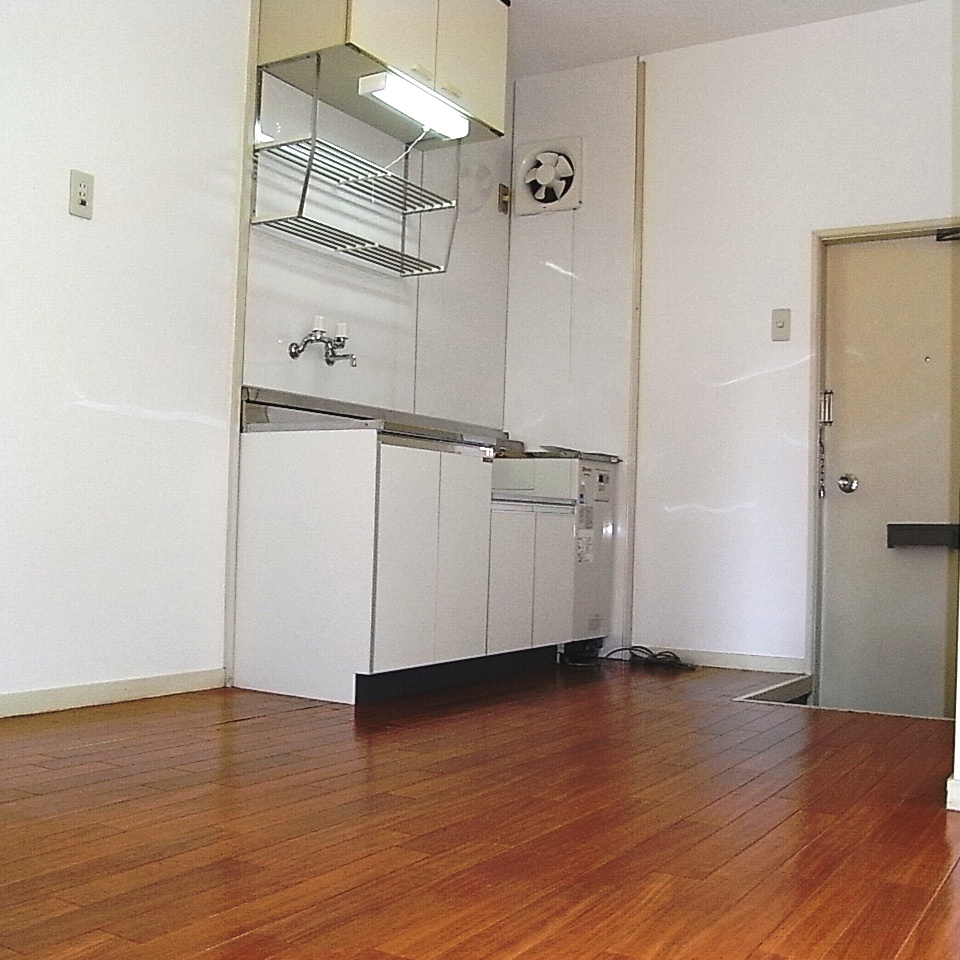 Other room space. DK6 put table! 