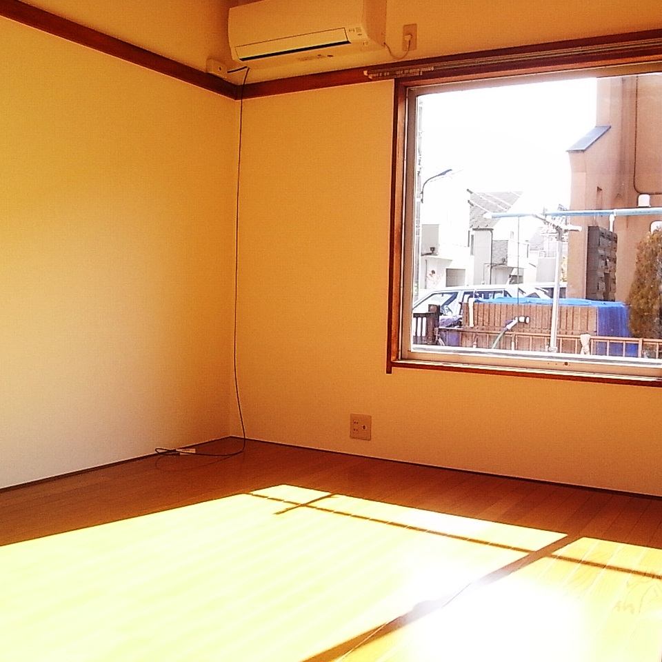 Living and room. Sunny ・ Flooring