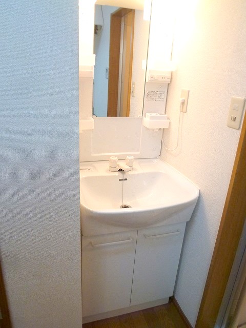 Other. Independent wash basin