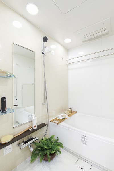 Directions to the model room (a word from the person in charge)