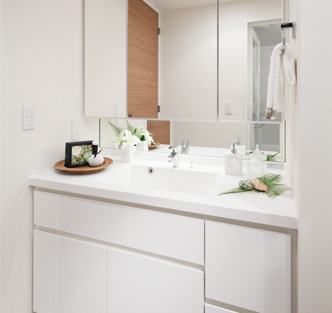 Bathing-wash room.  [Powder Room] Integrated type counter that employs a highly artificial marble seamless texture. Easy and clean to clean. Also, And effective use of the lower part of the basin counter, Ensure the health meter Storage. Neat storage when not in use.