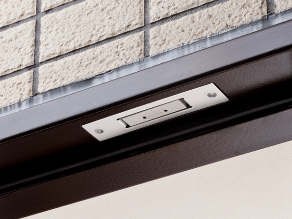 Security.  [Security sensors] Installing the security sensors in the front door and part of the window. Automatically reported to the security company issued a warning sound and the entrance door and windows are opened during operation.  ※ All Listings amenities are the same specification