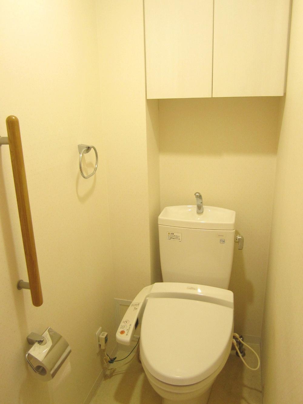 Toilet. Indoor (12 May 2013) Shooting