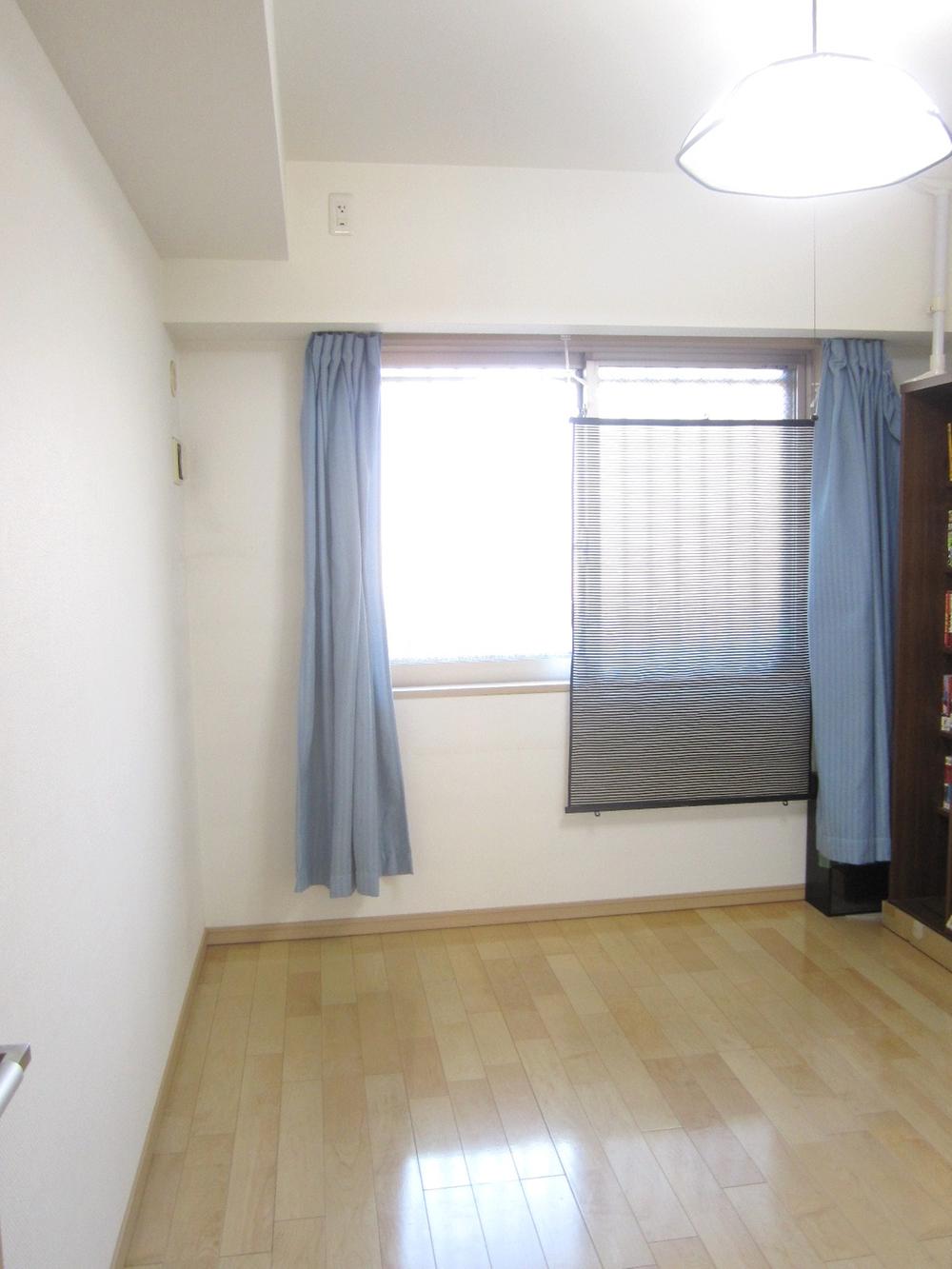 Non-living room. Indoor (12 May 2013) Shooting