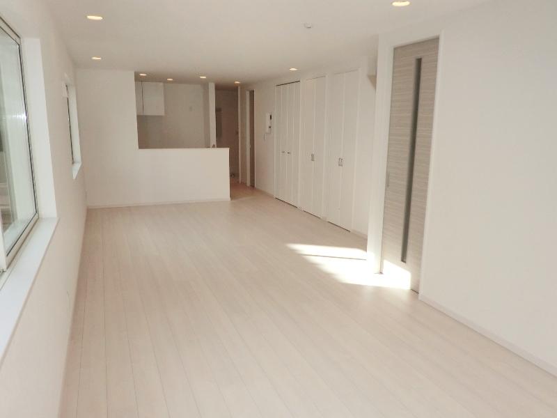 Living. Local (11 May 2013) Shooting