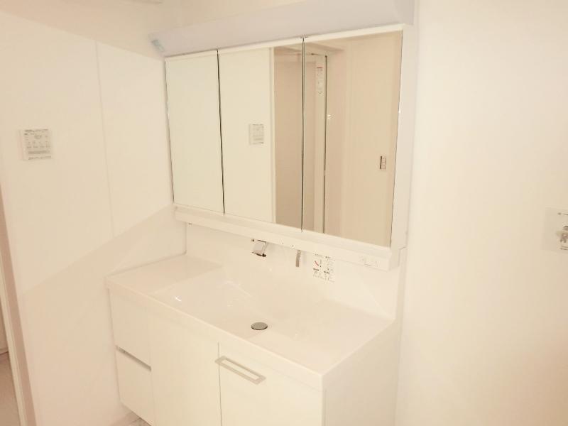 Wash basin, toilet. Local (11 May 2013) Shooting