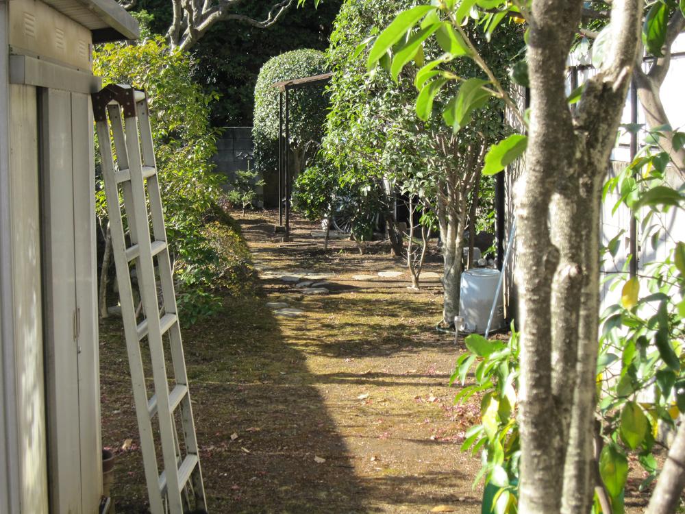 View photos from the dwelling unit. View from the site (December 2013) Shooting