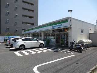Convenience store. FamilyMart Heiwadai ring eight ways store up to (convenience store) 110m