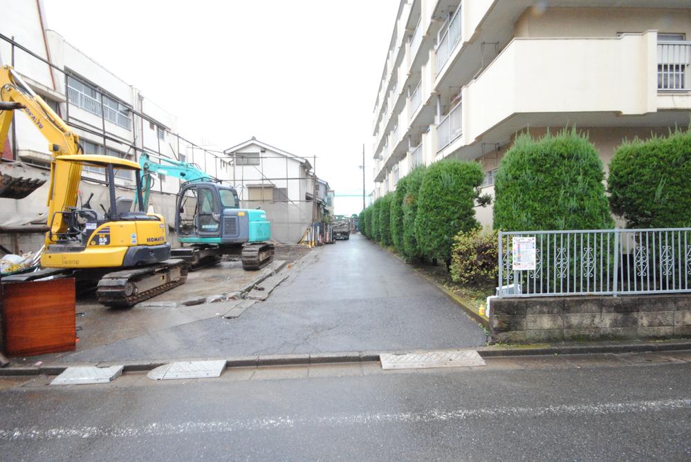 Local photos, including front road. Local (12 May 2013) Shooting