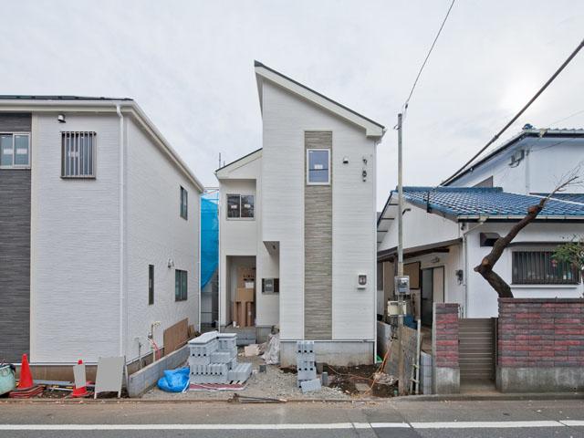 Local appearance photo. Local (11 May 2013) Shooting