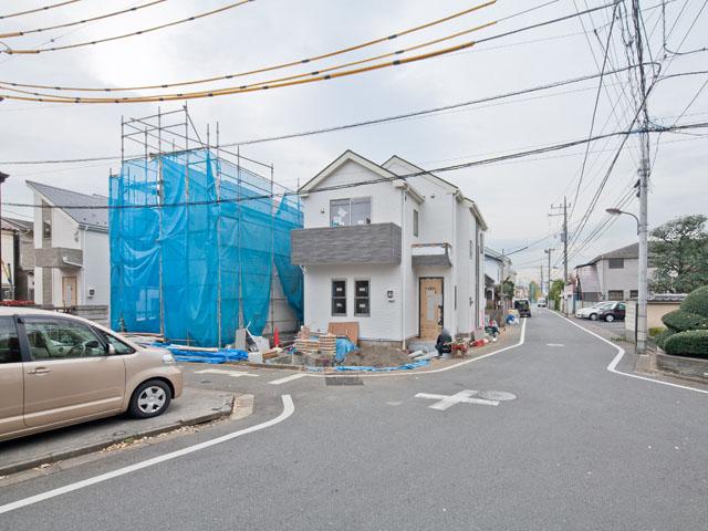 Local photos, including front road. Local (11 May 2013) Shooting