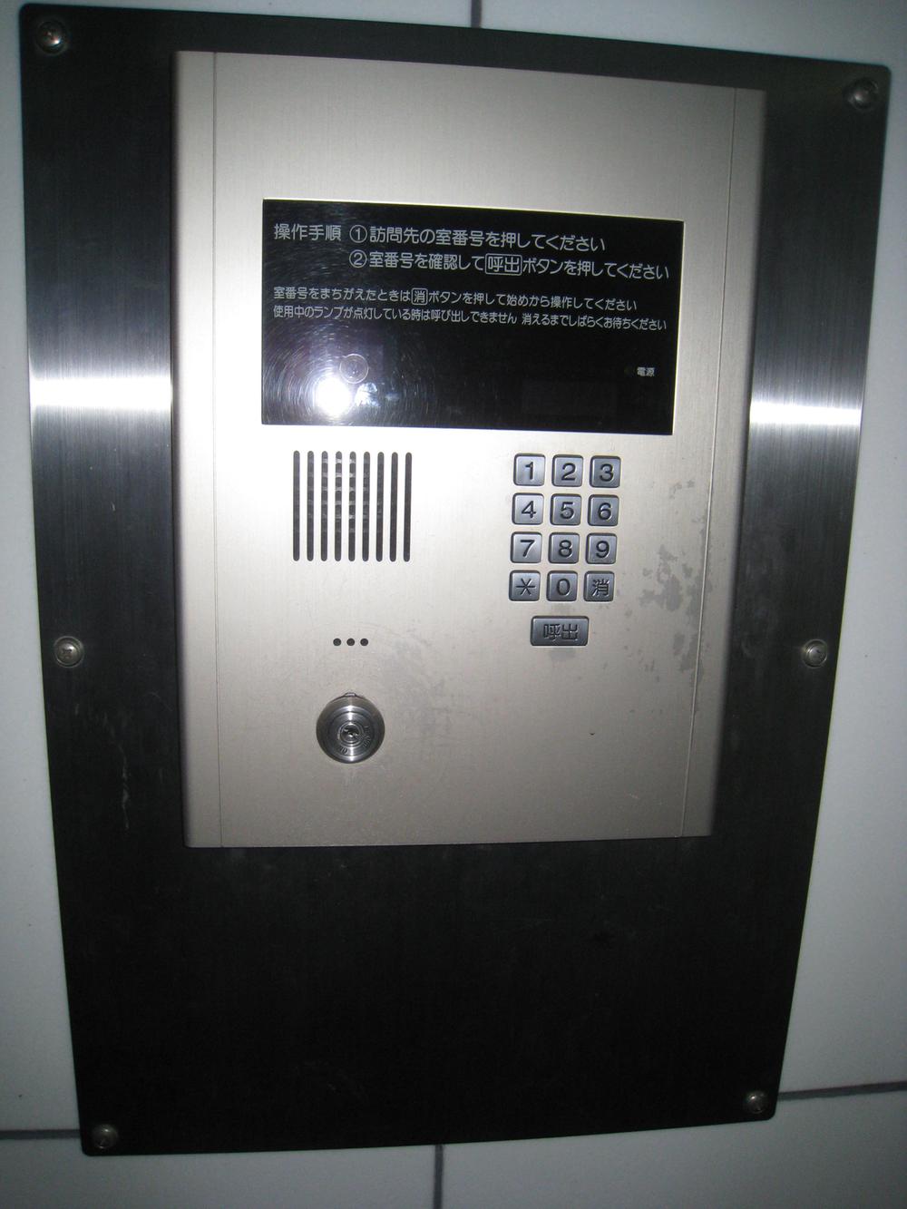 Entrance. Common areas