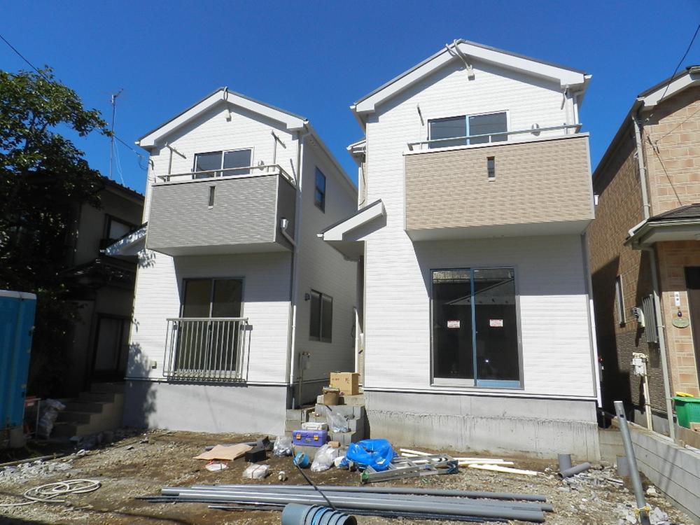 Local photos, including front road. Good day in the Province road surface