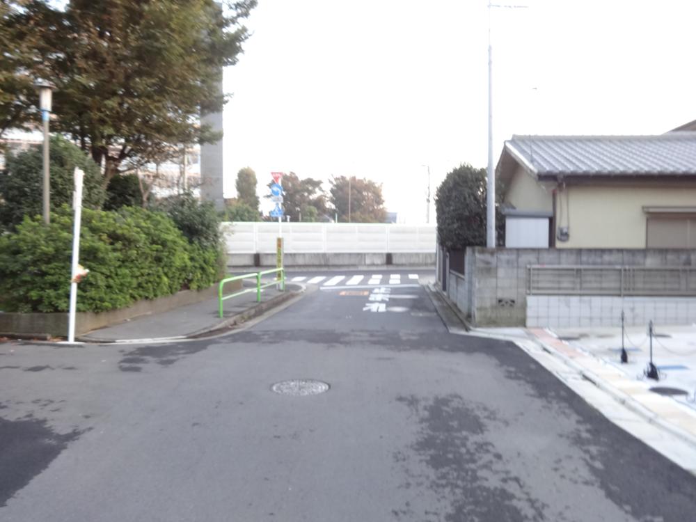 Local photos, including front road. Local (11 May 2013) Shooting