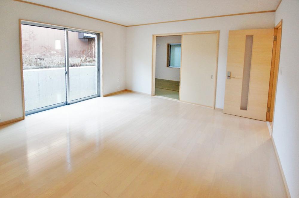 Same specifications photos (living). 1F of living because there is also a Building that has secured the space of 22 quires more than, In your home that is to cherish the time of family reunion is a happy point (construction cases)