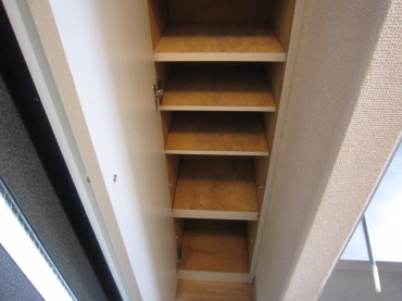 Receipt. In shoe box, A lot of shoes storage OK!