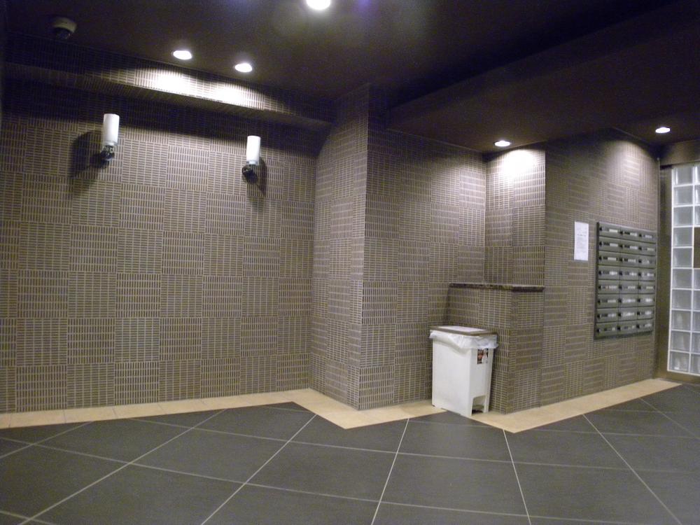 Entrance. Common areas