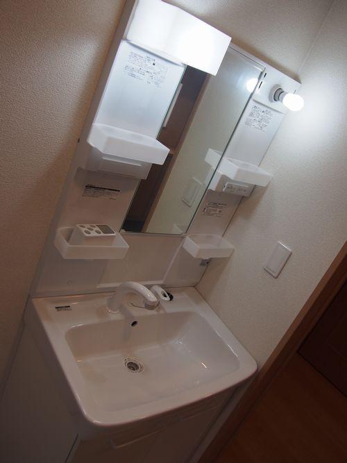 Wash basin, toilet. Indoor (September 2013) Shooting