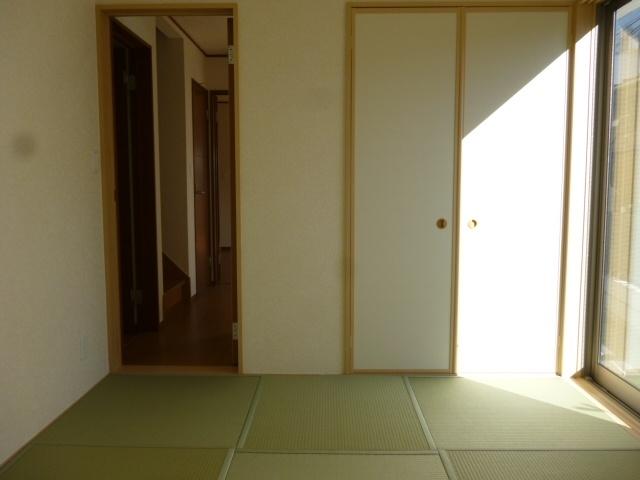 Non-living room. 4.5 Pledge. 