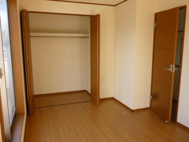 Non-living room. 6.5 Pledge