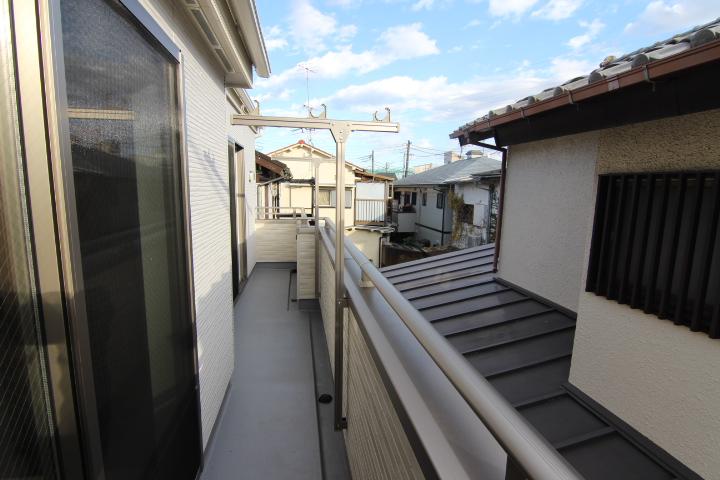 View photos from the dwelling unit. Bright house wrapped in plenty of sunlight