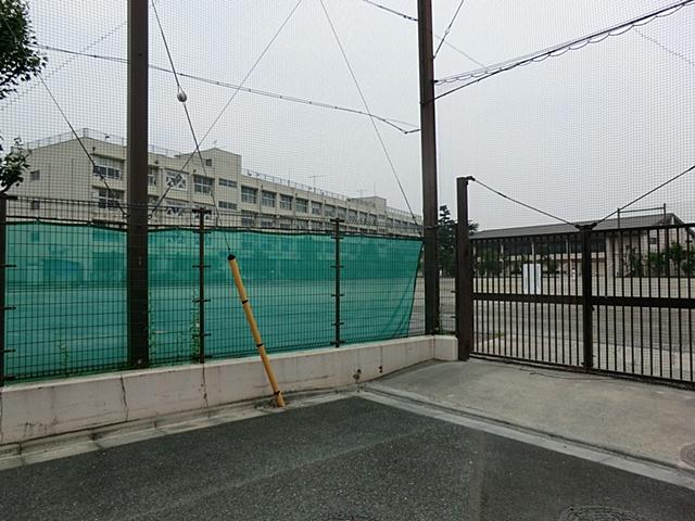 Junior high school. 539m to Nerima Oizumigakuen Junior High School