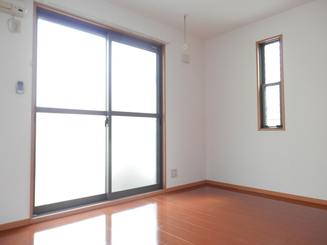 Living and room. ◆ Bright Western-style of two-sided lighting ◆