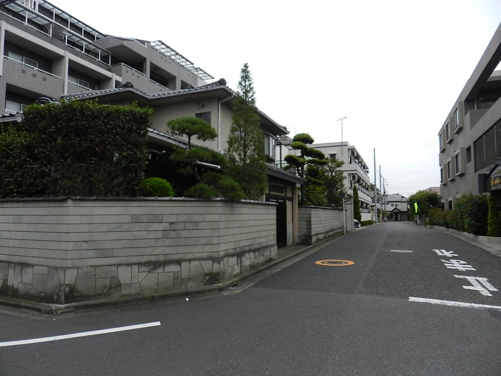 Streets around. 150m to local