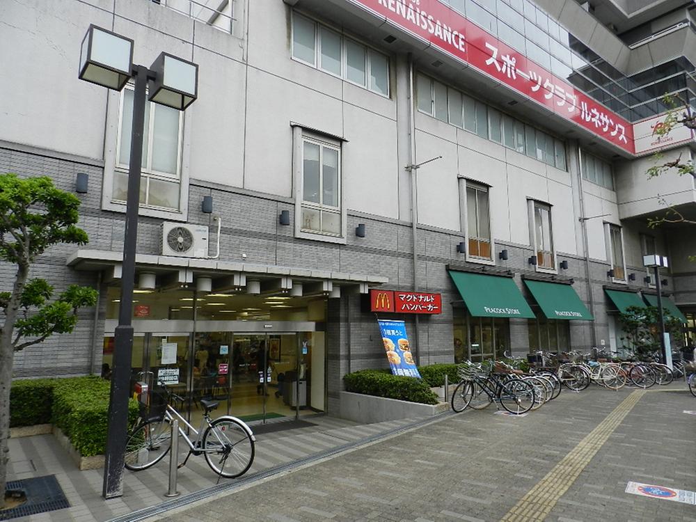 Supermarket. 450m to Peacock