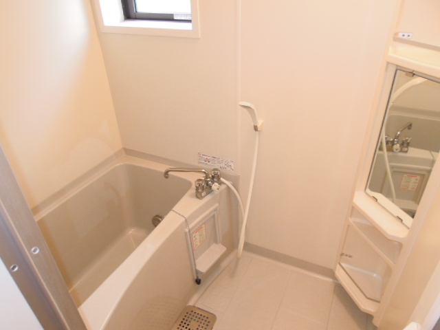 Bath. With window ・ Add-fired function bus