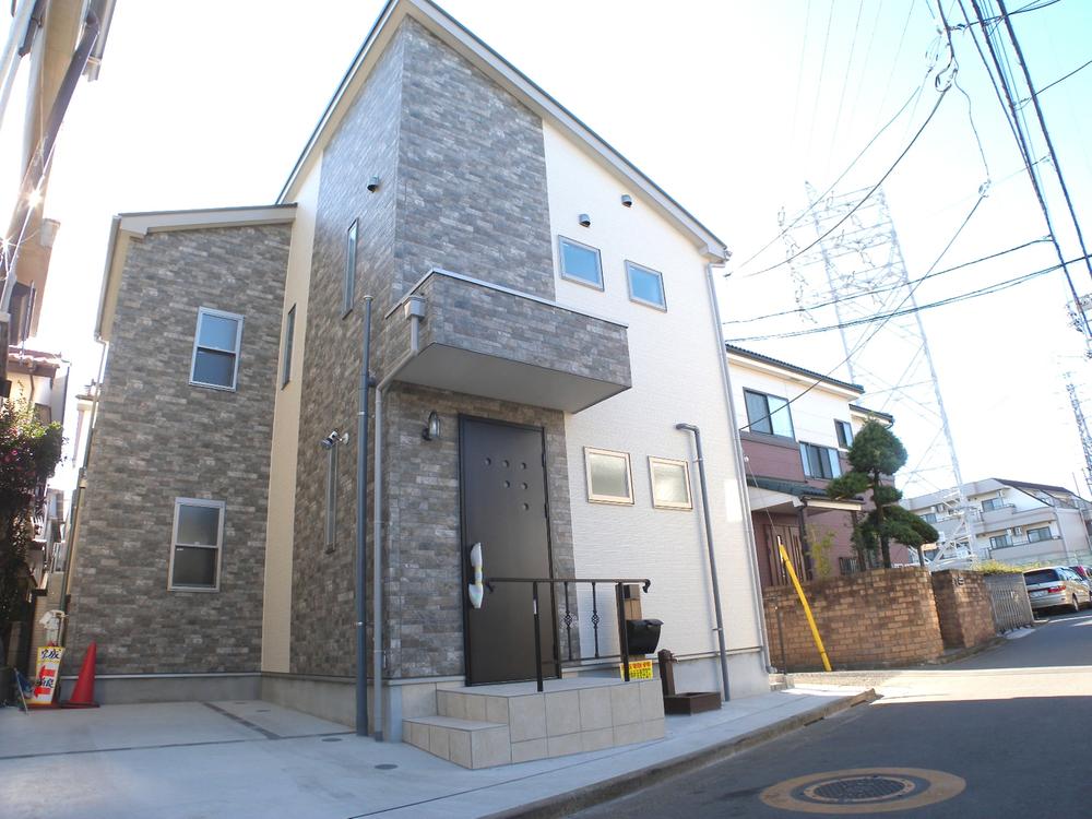 Local appearance photo. Local (12 May 2013) Shooting