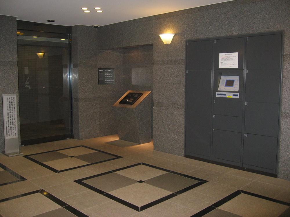 Entrance. Common areas