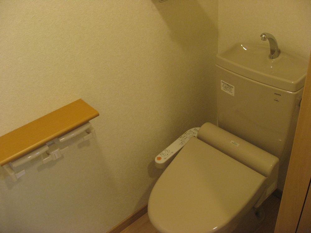 Toilet. Indoor (11 May 2013) Shooting