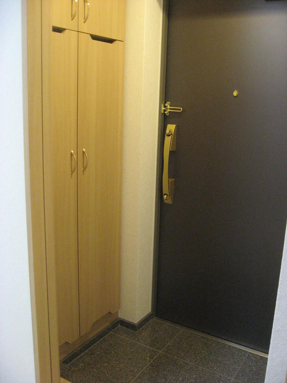 Entrance. Local (11 May 2013) Shooting