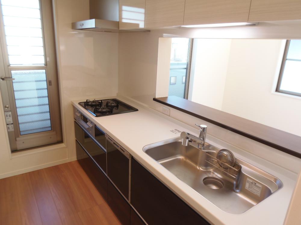 Kitchen. Indoor (12 May 2013) Shooting Stainless steel sink in the artificial marble table top. It is also built-in dishwasher.